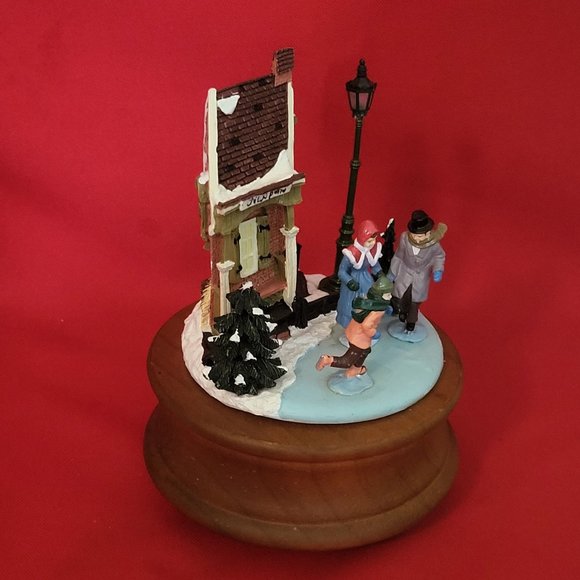 VTG Lighted Heritage Village Childe Pond and Skaters Musical - Picture 12 of 13